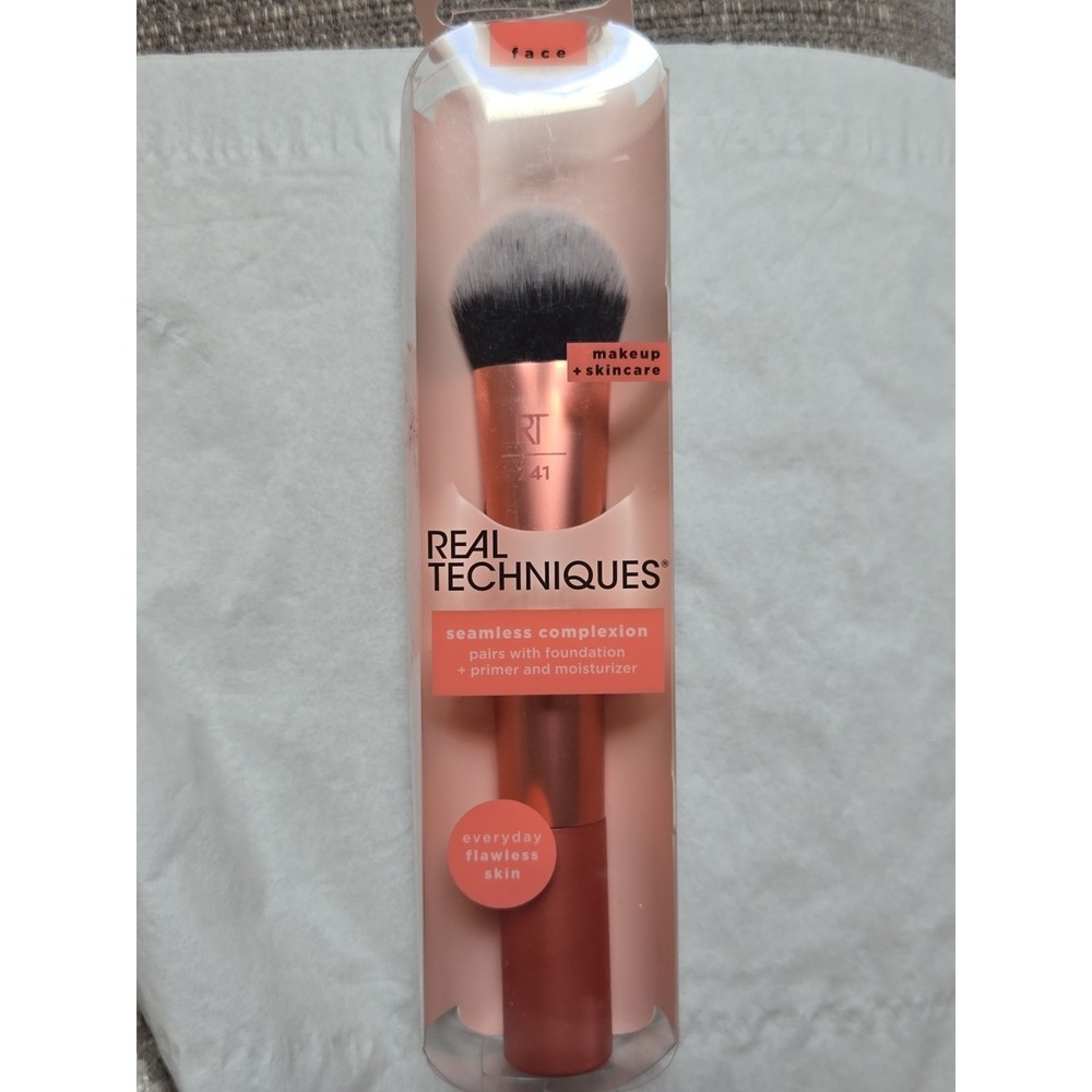 Real Techniques Seamless Complexion Brush Face No 241